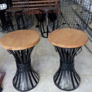 Кованый табурет "Червоточина"