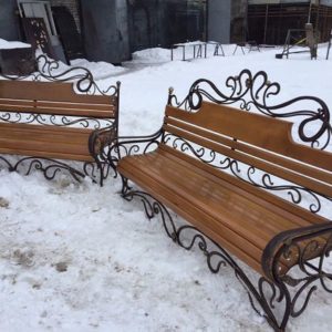 Кованая скамейка с деревом "Отто"